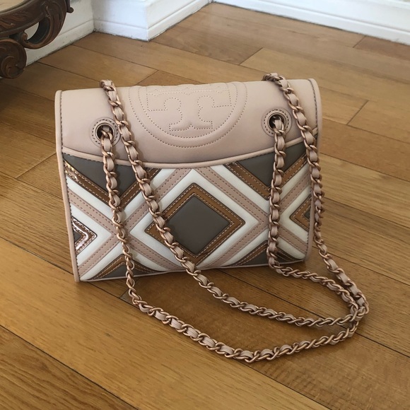Tory Burch Handbags - Tory Burch Geo Fleming Medium Bag